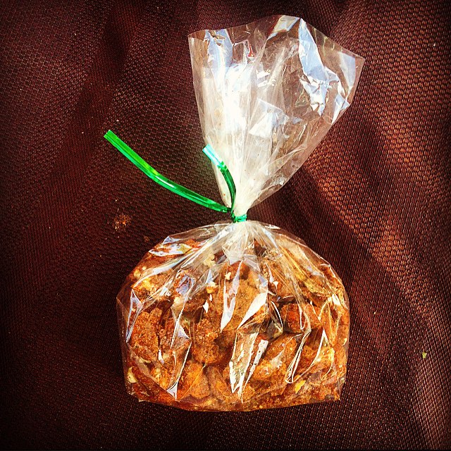 Start your holiday shopping early with some delicious spiced nuts at #moneybowl booth at the last Moreland farmers market today until 7! #morelandfarmersmarket #portlandfarmersmarket #pdxfarmersmarket #portlandeats #pdxfood #portlandlocal #pdx #portl